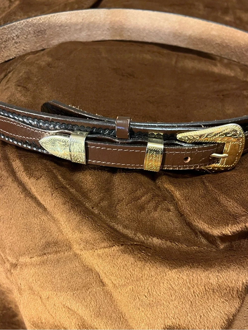 Vintage Western Brown Leather Belt with Gold-Tone Buckle Sz 36”.